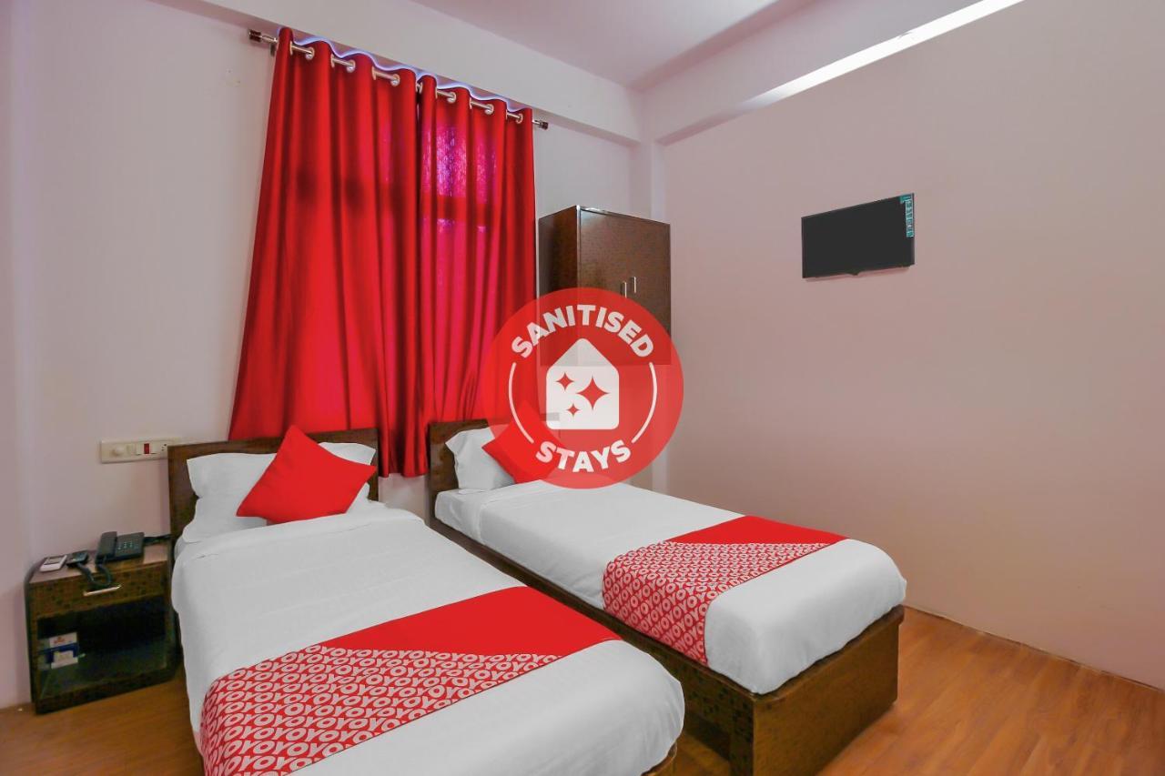 Vaccinated Staff - OYO 17168 Hz Lodge Hyderabad Exterior foto
